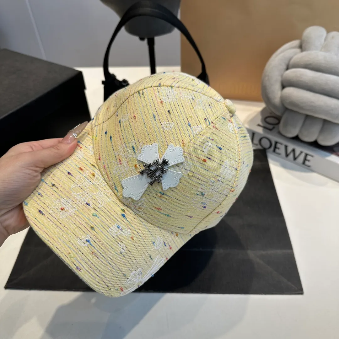 P56 Crow Heart 🆕🆕New baseball cap, personalized fashion classic cross logo, casual with a cool feeling, unisex style, same style for men and women! Very easy to match! Head circumference: 56-58cm is available